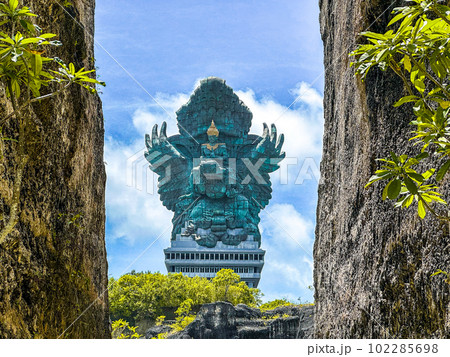 ガルーダ 像 インドネシア バリの写真素材 - PIXTA