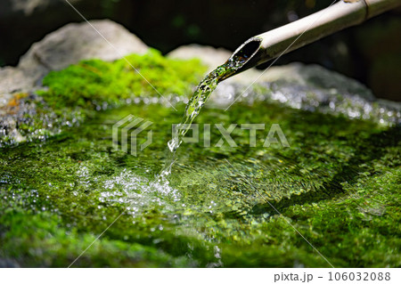 竹 水 水滴 鹿威しの写真素材 - PIXTA