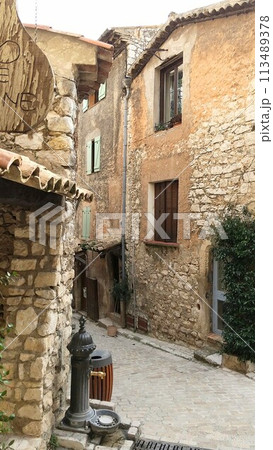 フランス 美しい村 スミレ 南フランスの写真素材 - PIXTA