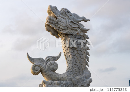 ドラゴン 龍 竜 石像の写真素材 - PIXTA