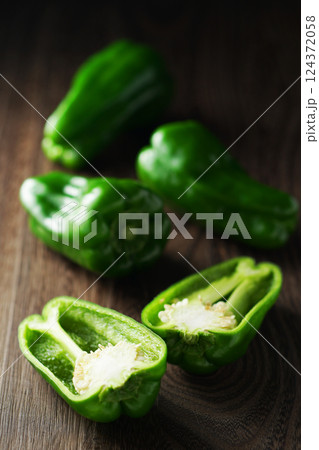 ぴーまんページ ぴーまん ピーマン 緑黄色野菜の写真素材 [2994392] - PIXTA