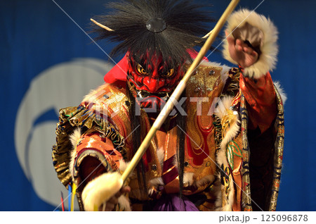 赤鬼 神楽 踊り 石見神楽の写真素材 - PIXTA