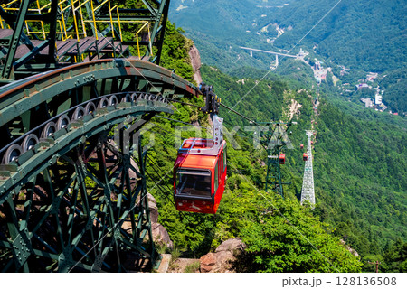 連なる山の写真素材 - PIXTA