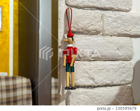 木製 人形 ピノキオ 操り人形の写真素材 - PIXTA