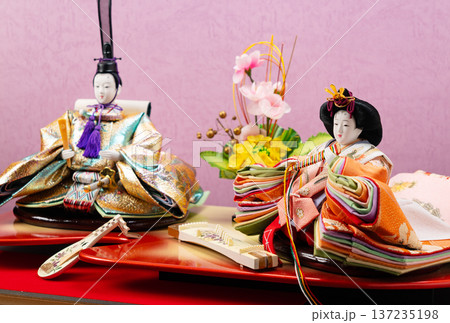 夫婦雛 夫婦雛の写真素材 - PIXTA
