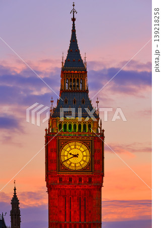 ロンドン ビッグベン ビッグ・ベン 夕日の写真素材 - PIXTA