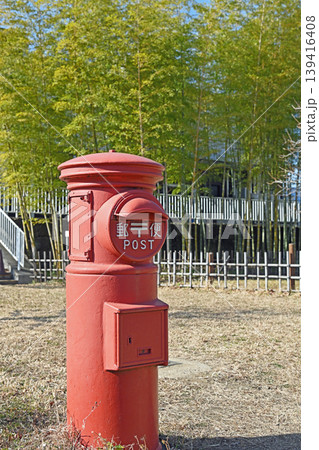 郵便ポスト 赤色 レトロ 昭和の写真素材 - PIXTA